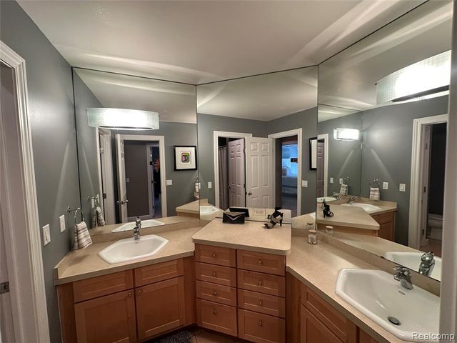 9112 Roger Scott Trail, Brighton, MI 48116