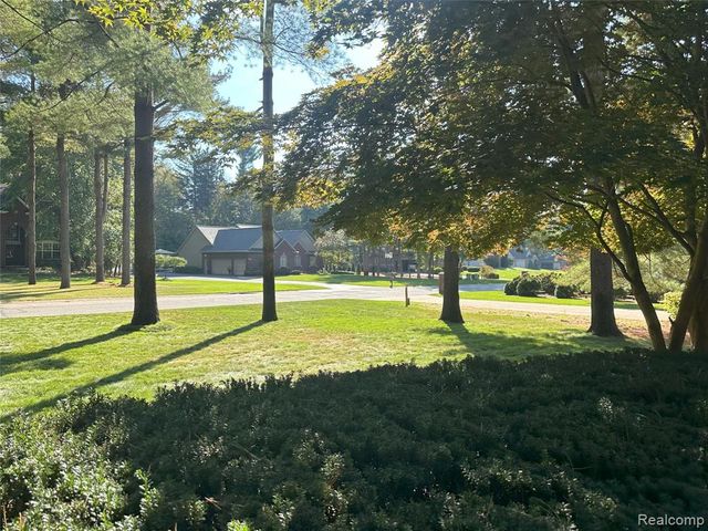 9112 Roger Scott Trail, Brighton, MI 48116