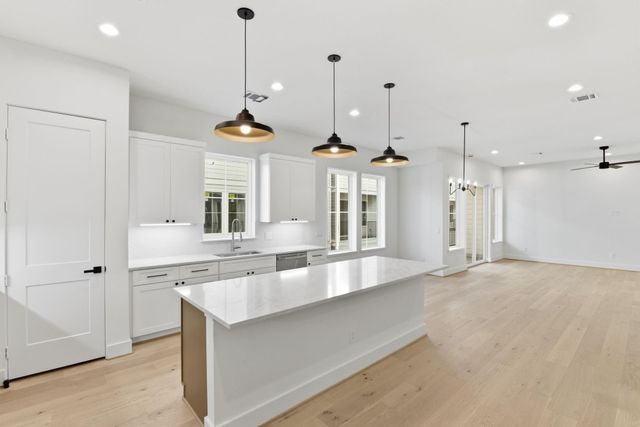 2212 Lou Ellen Lane A, Houston, TX 77018