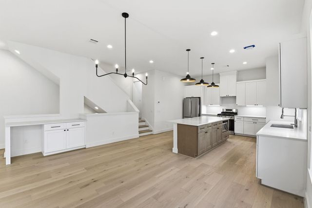 2212 Lou Ellen Lane A, Houston, TX 77018