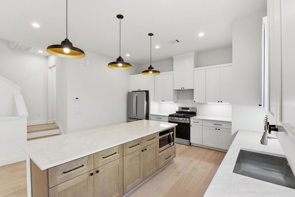 2212 Lou Ellen Lane A, Houston, TX 77018