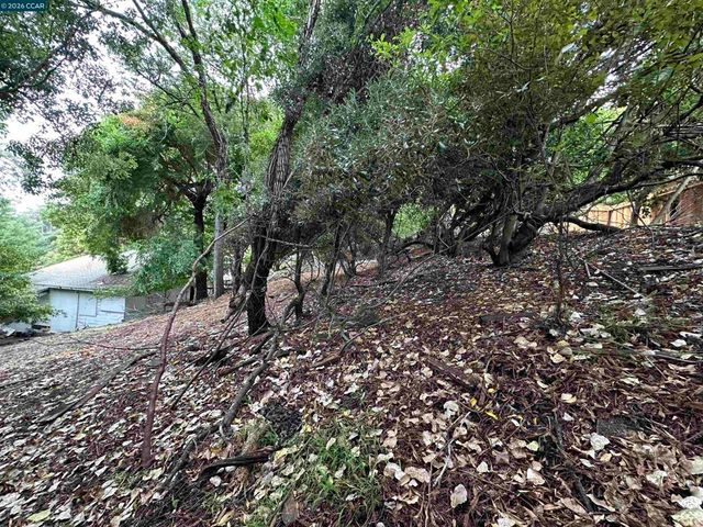 534 La Paloma Rd, El Sobrante, CA 94803