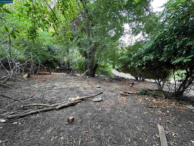 534 La Paloma Rd, El Sobrante, CA 94803