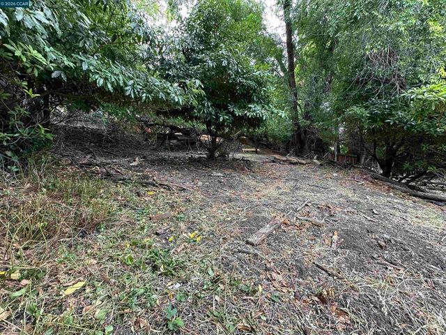 534 La Paloma Rd, El Sobrante, CA 94803