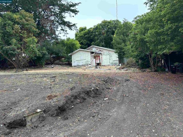 534 La Paloma Rd, El Sobrante, CA 94803