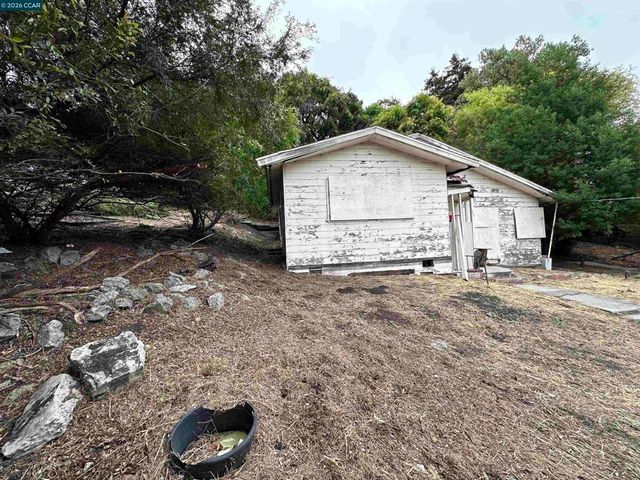 534 La Paloma Rd, El Sobrante, CA 94803