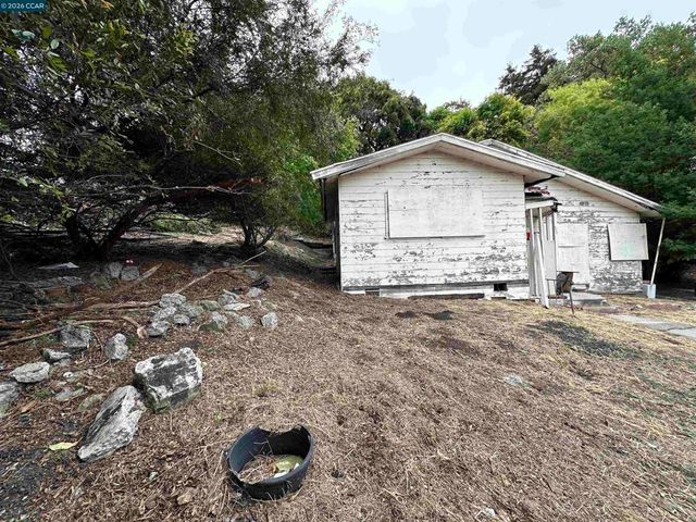 534 La Paloma Rd, El Sobrante, CA 94803
