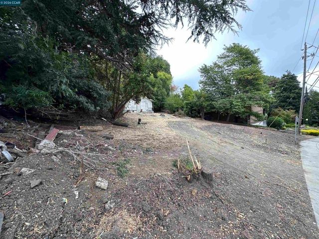 534 La Paloma Rd, El Sobrante, CA 94803