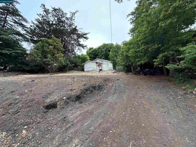 534 La Paloma Rd, El Sobrante, CA 94803