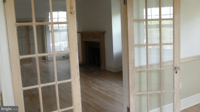 101 CARPENTER LN, Philadelphia, PA 19119