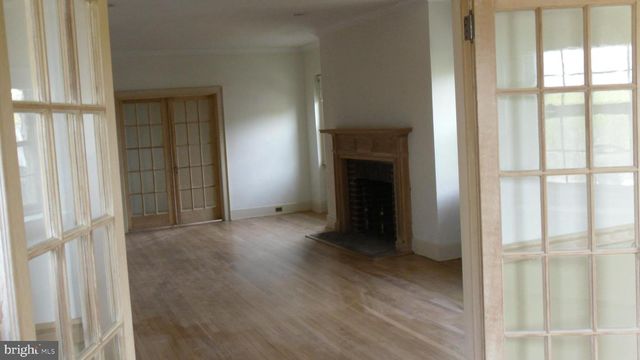 101 CARPENTER LN, Philadelphia, PA 19119