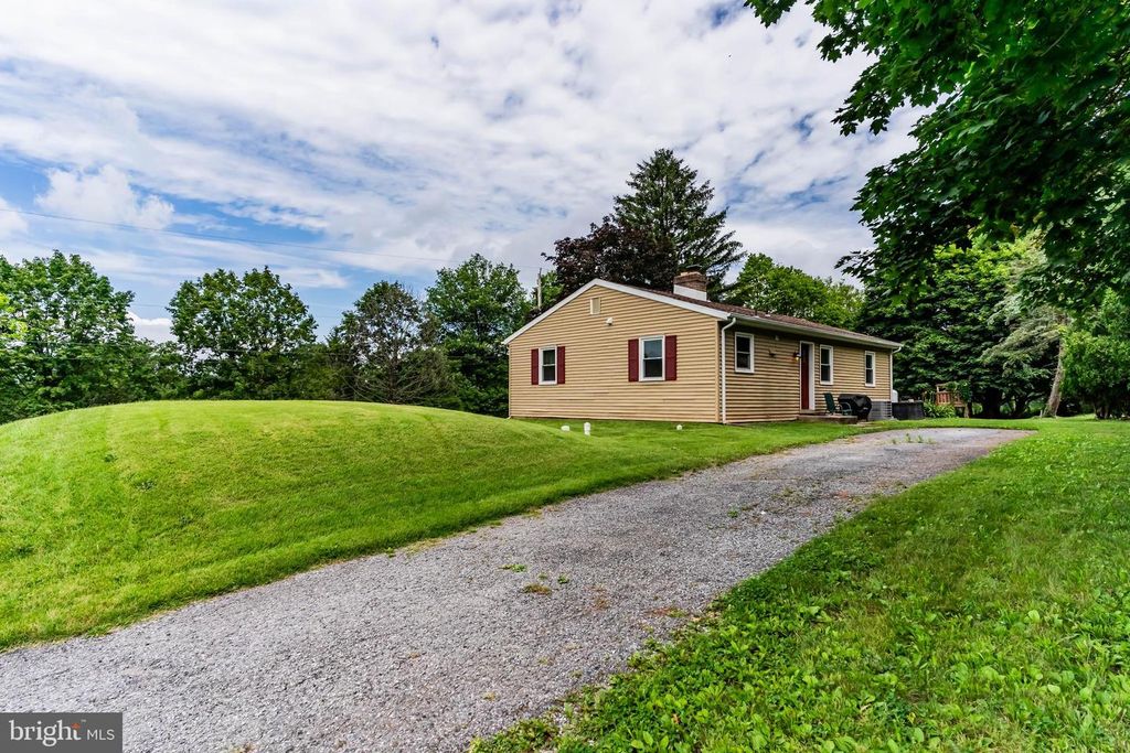 95 OLD SCHOOL LN, Manchester, PA 17345