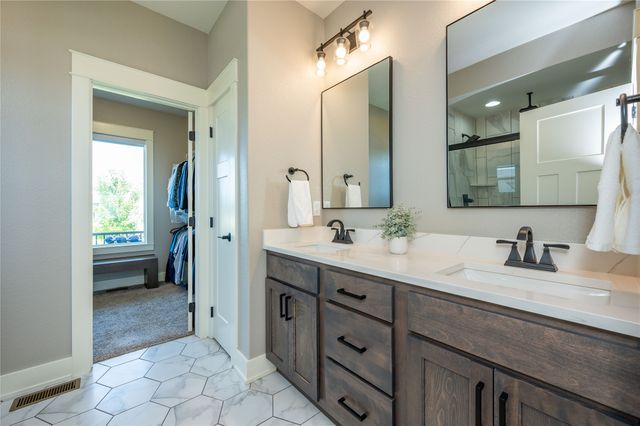 1120 NE Forest Ridge Court, Ankeny, IA 50021