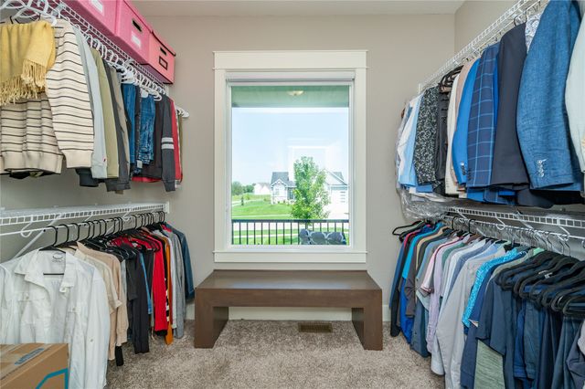 1120 NE Forest Ridge Court, Ankeny, IA 50021