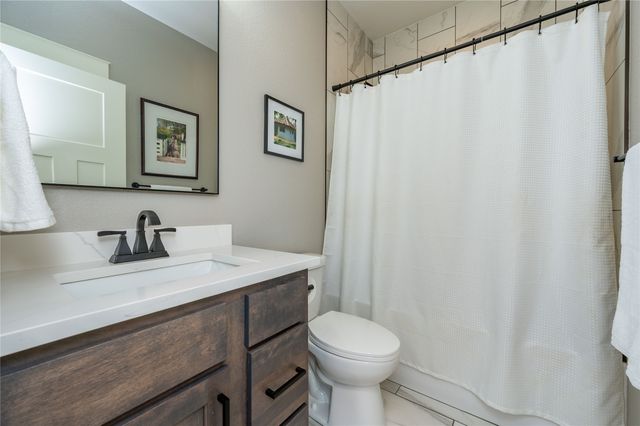 1120 NE Forest Ridge Court, Ankeny, IA 50021