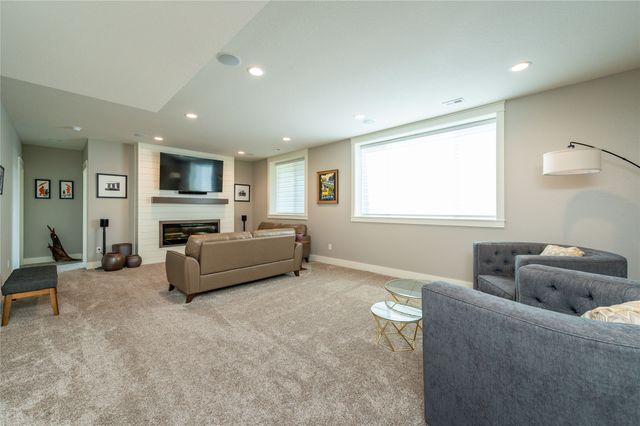 1120 NE Forest Ridge Court, Ankeny, IA 50021