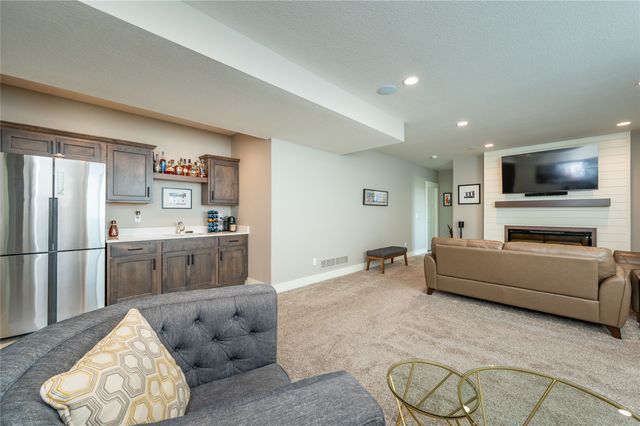 1120 NE Forest Ridge Court, Ankeny, IA 50021
