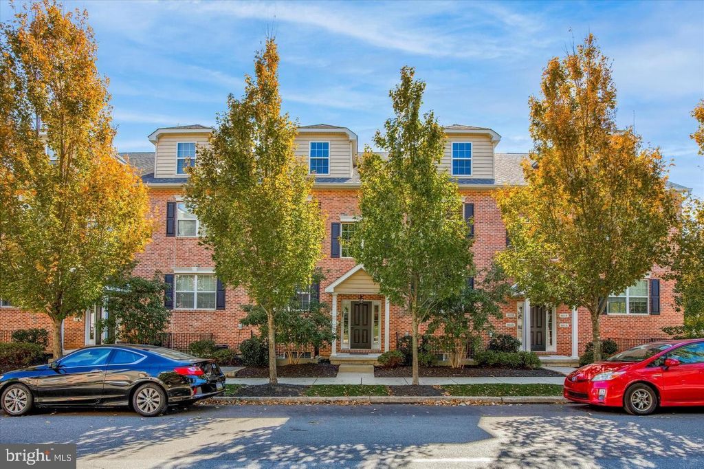 805-A SPRING MILL AVE, CONSHOHOCKEN, PA 19428 — exterior