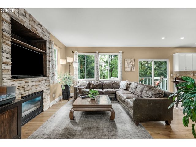 15023 Se DIAMOND Dr, Clackamas, OR 97015