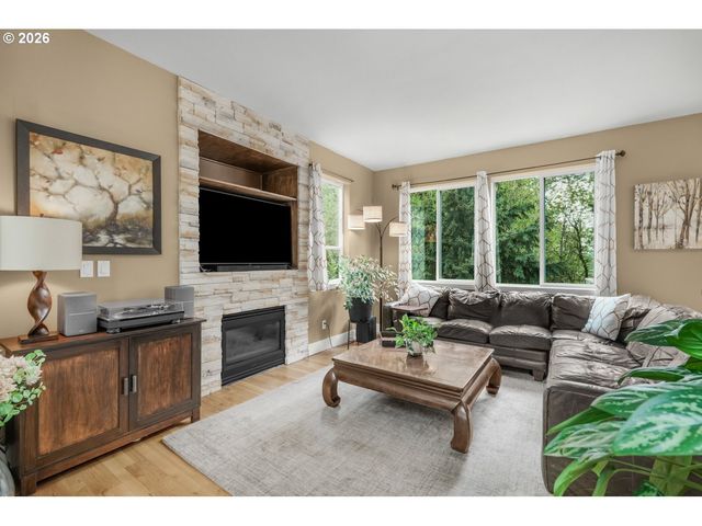 15023 Se DIAMOND Dr, Clackamas, OR 97015