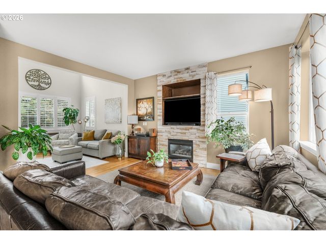 15023 Se DIAMOND Dr, Clackamas, OR 97015