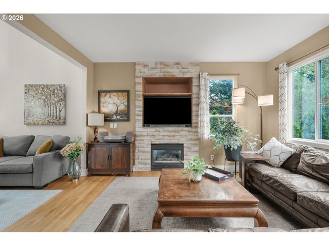 15023 Se DIAMOND Dr, Clackamas, OR 97015