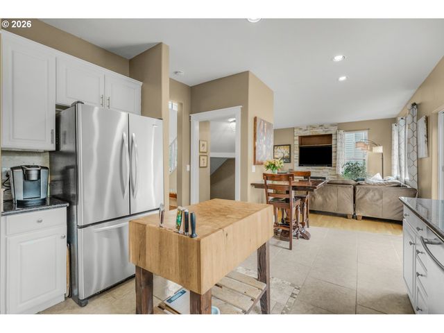 15023 Se DIAMOND Dr, Clackamas, OR 97015