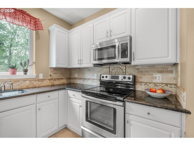 15023 Se DIAMOND Dr, Clackamas, OR 97015