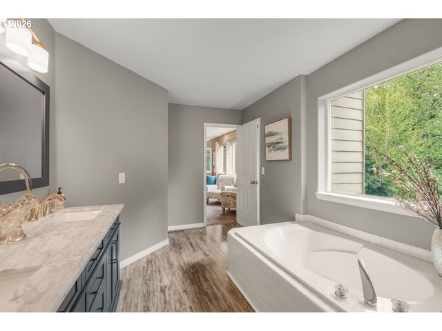 15023 Se DIAMOND Dr, Clackamas, OR 97015