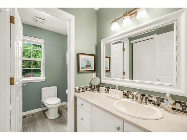 15023 Se DIAMOND Dr, Clackamas, OR 97015