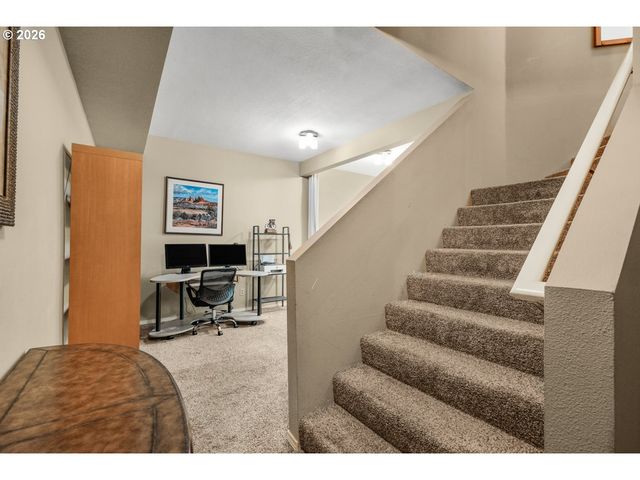 15023 Se DIAMOND Dr, Clackamas, OR 97015