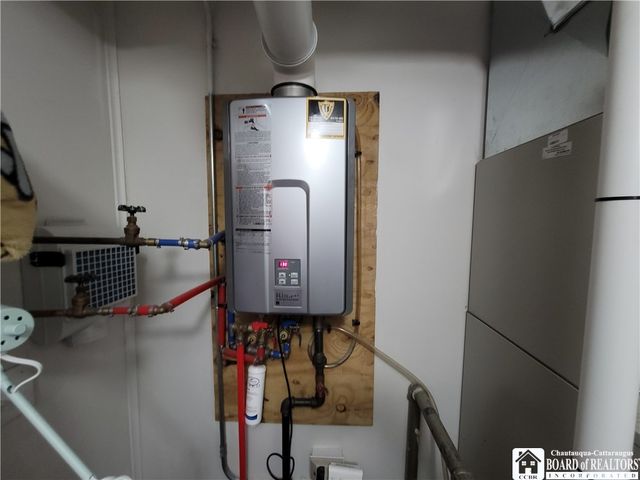 24 Raymond Street, Jamestown, NY 14701