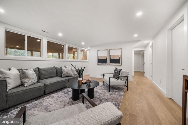7527 FRIAR TUCK CT, Falls Church, VA 22042