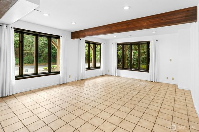 18901 61 Avenue NE, Kenmore, WA 98028