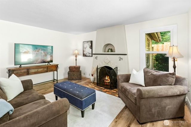 18901 61 Avenue NE, Kenmore, WA 98028