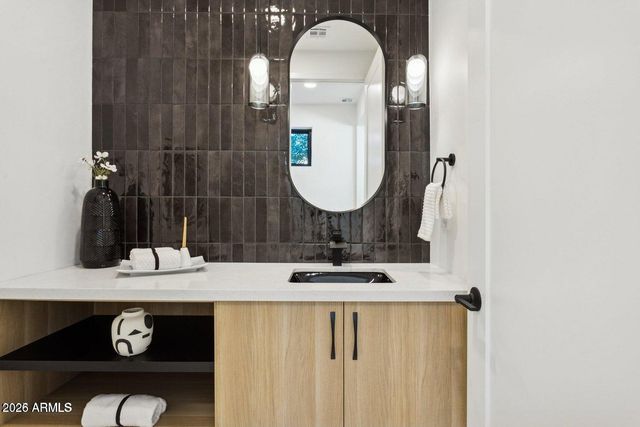 6330 N 10TH Drive, Phoenix, AZ 85013