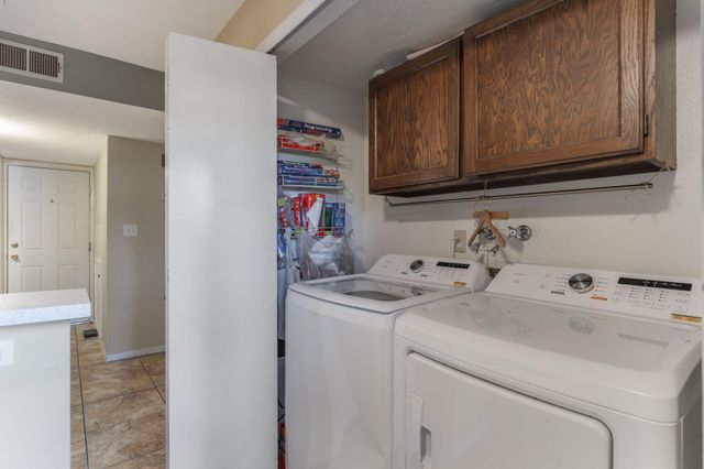 66 Calle De La Noche Boulevard NE, Albuquerque, NM 87109