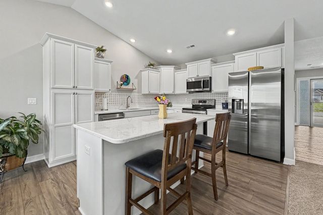 5429 NE Briarwood Drive, Ankeny, IA 50021