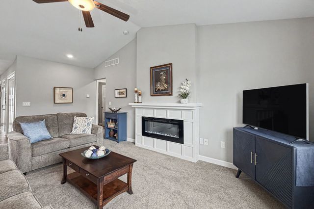 5429 NE Briarwood Drive, Ankeny, IA 50021