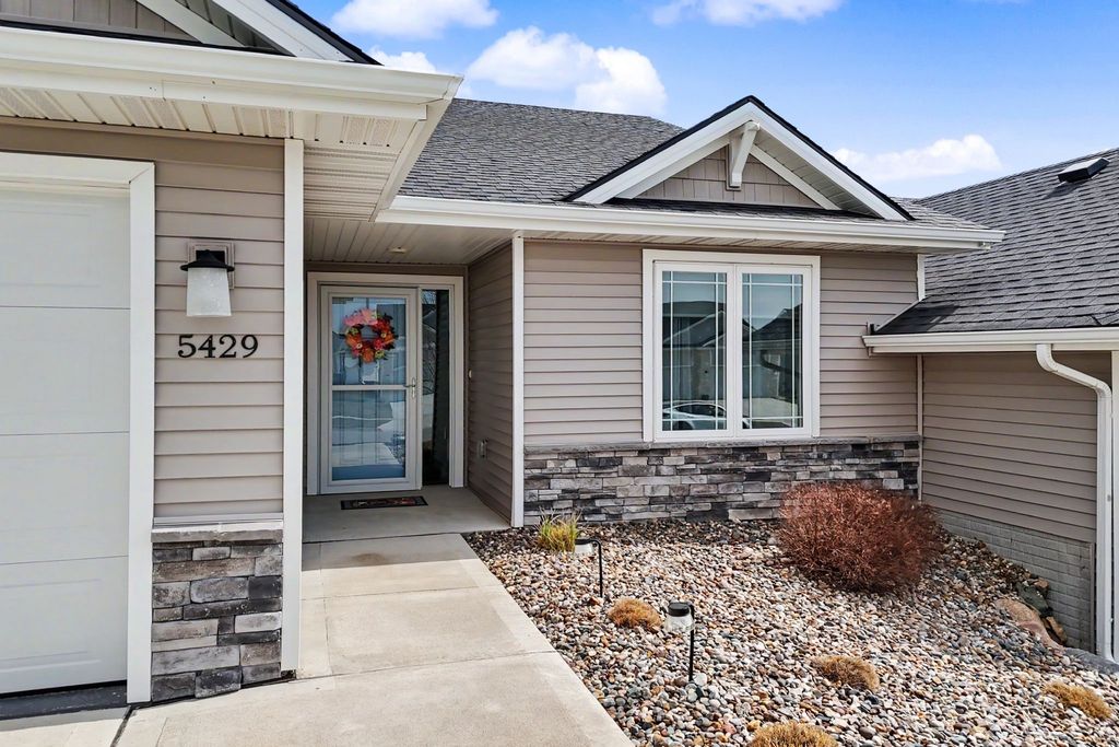 5429 NE Briarwood Drive, Ankeny, IA 50021