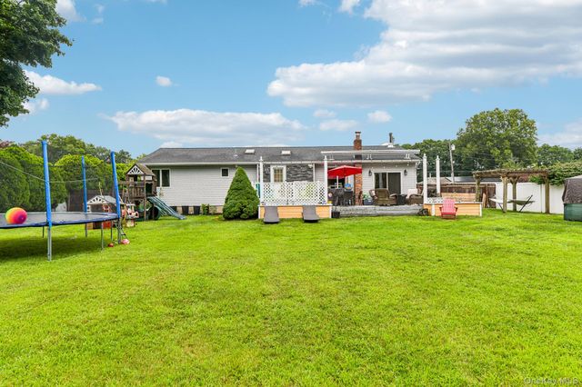 38 Nathan Drive, Bohemia, NY 11716