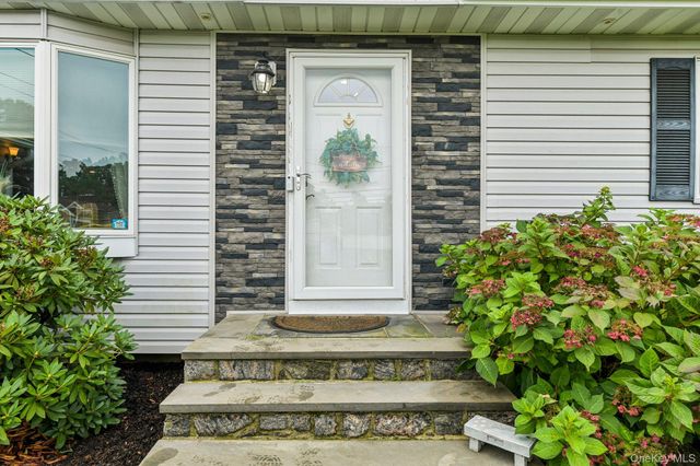 38 Nathan Drive, Bohemia, NY 11716