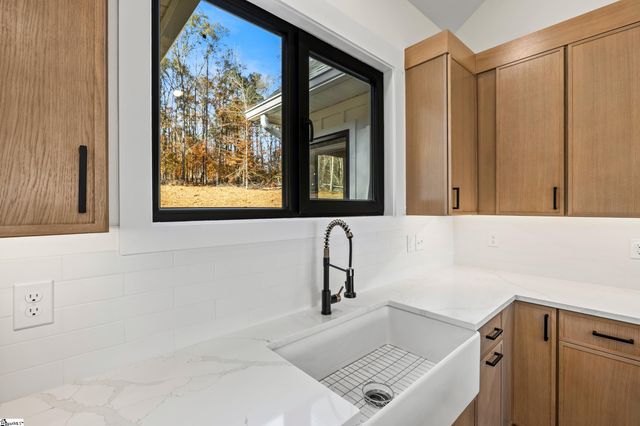 125 E Peninsula Drive, Laurens, SC 29360