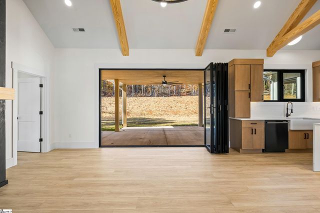 125 E Peninsula Drive, Laurens, SC 29360