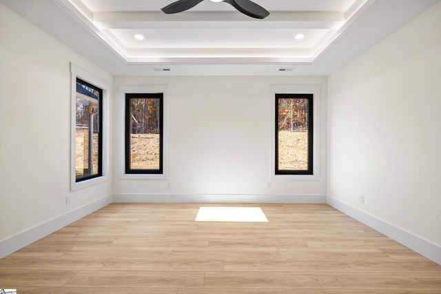 125 E Peninsula Drive, Laurens, SC 29360