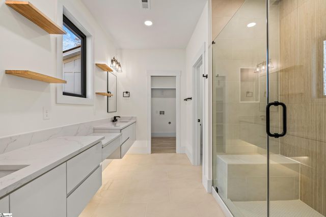 125 E Peninsula Drive, Laurens, SC 29360