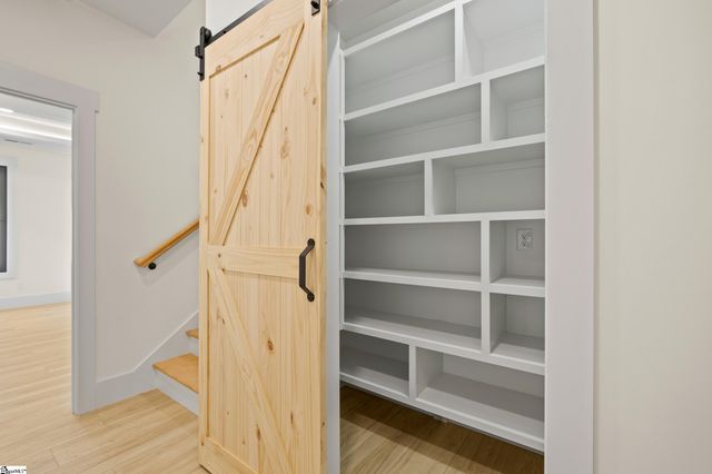 125 E Peninsula Drive, Laurens, SC 29360