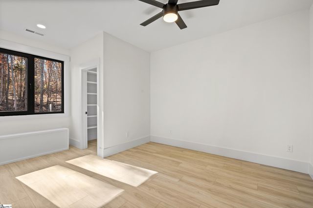 125 E Peninsula Drive, Laurens, SC 29360