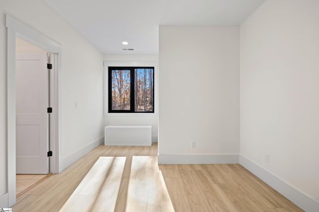 125 E Peninsula Drive, Laurens, SC 29360