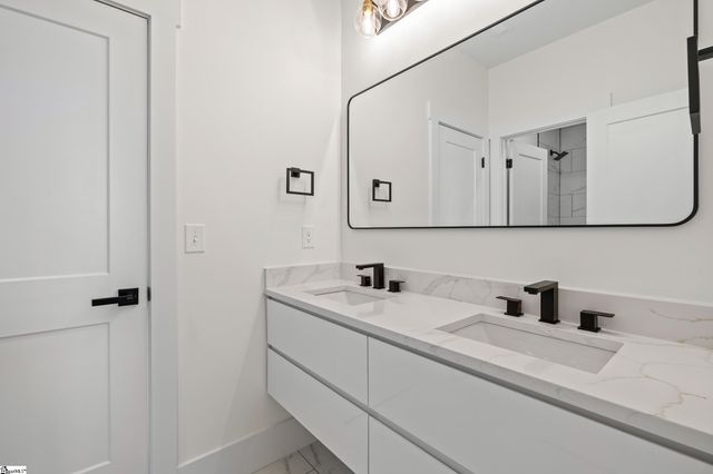 125 E Peninsula Drive, Laurens, SC 29360